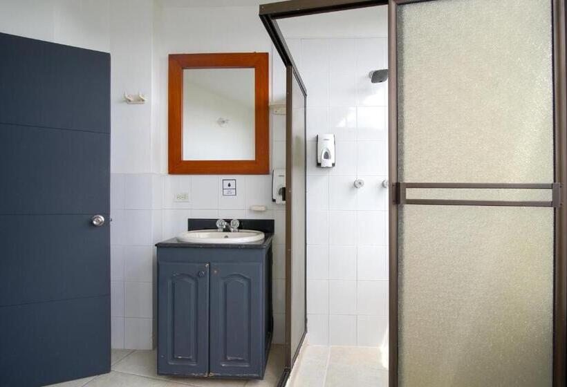 共用房间的床, Socialtel Medellin Formerly Selina Medellin