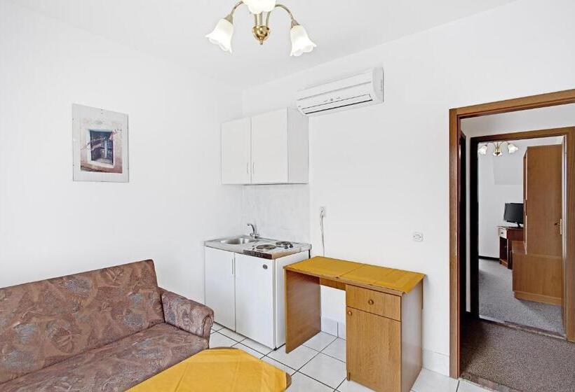 Comfort studio with sea view, Villa Supetar