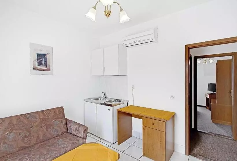 Comfort studio with sea view, Villa Supetar