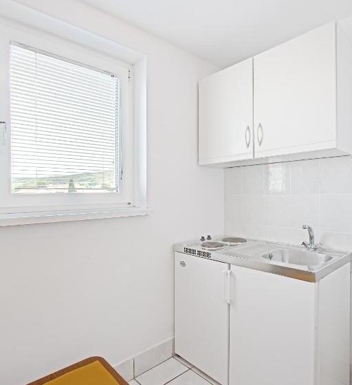 סטודיו סטנדרטי עם נוף לים ומרפסת, Villa Supetar