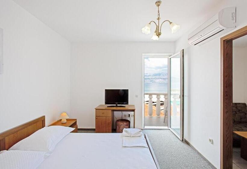 סטודיו סטנדרטי עם נוף לים ומרפסת, Villa Supetar