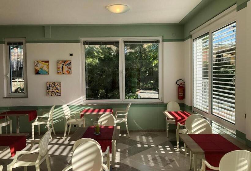 标准三人间, Mh Hotel Varazze