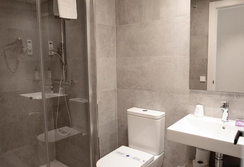 이코노미 트리플 룸, Dos Rios Origen