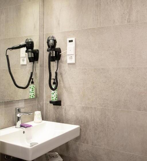 이코노미 룸, Dos Rios Origen