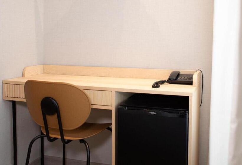 이코노미 룸, Dos Rios Origen