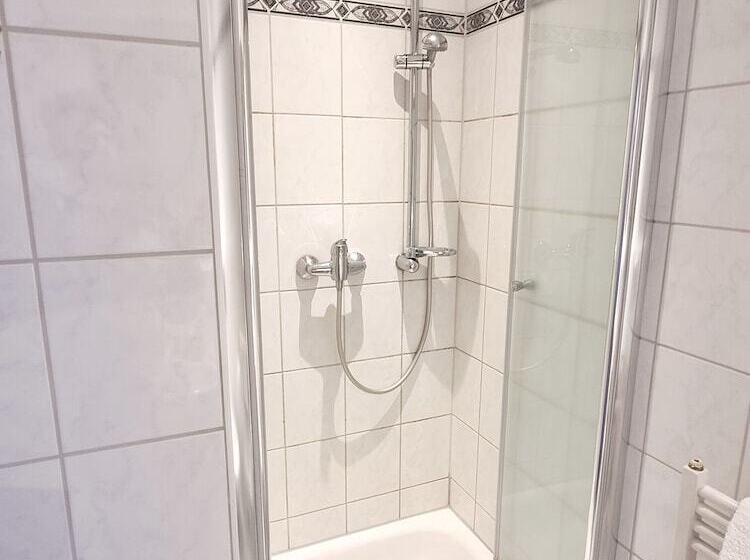 스탠다드 트리플 룸, Adler Hotel Frankfurt