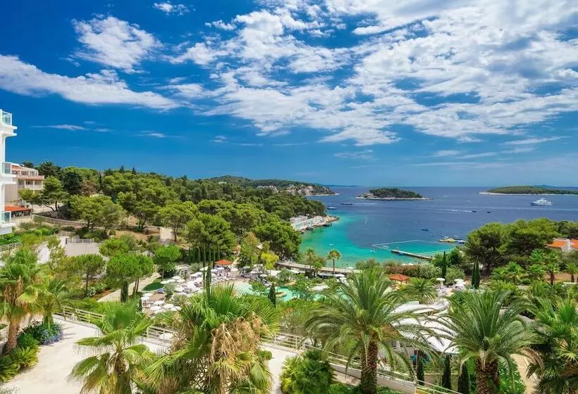 バルコニーつきオーシャンビュースーペリアルーム, Amfora Hvar Grand Beach Resort