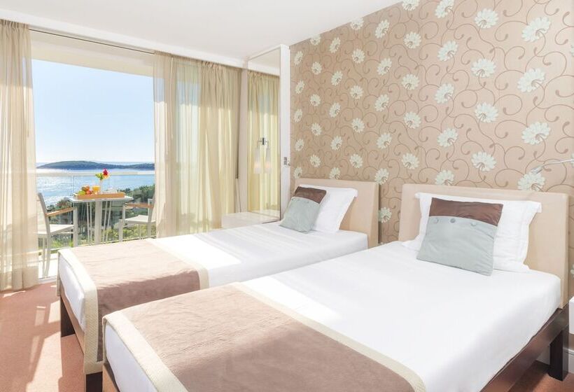 バルコニーつきオーシャンビュースーペリアルーム, Amfora Hvar Grand Beach Resort