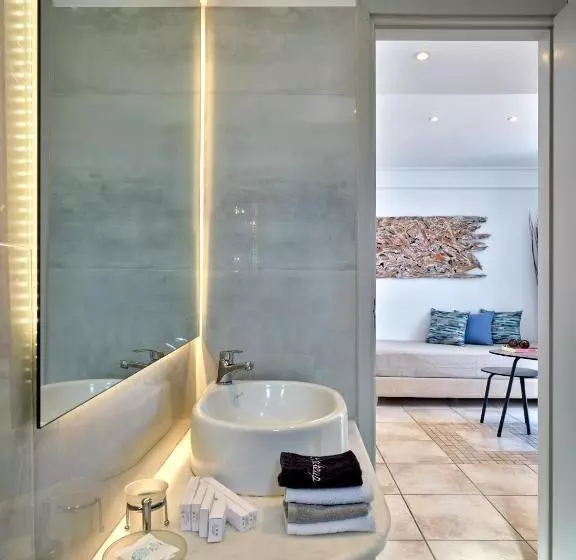 سوییت جونیور با چشم‌انداز دریا, Kanale S Rooms & Suites