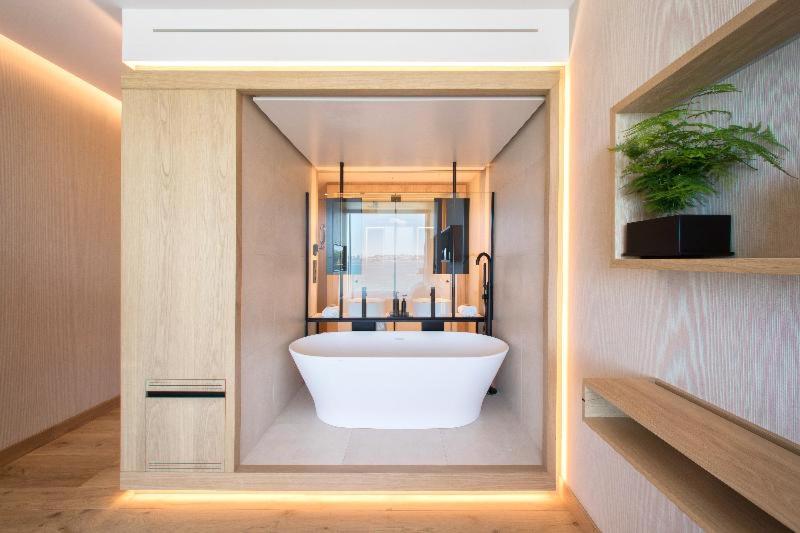 标准间, Noa Boutique