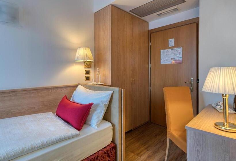 اتاق استاندارد یک نفره, Sporting Trento