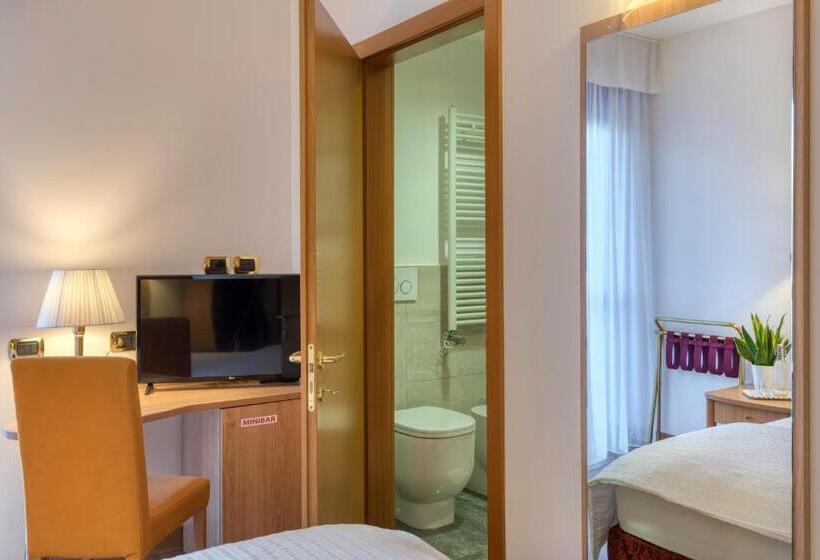 اتاق اجرایی یک تخته, Sporting Trento