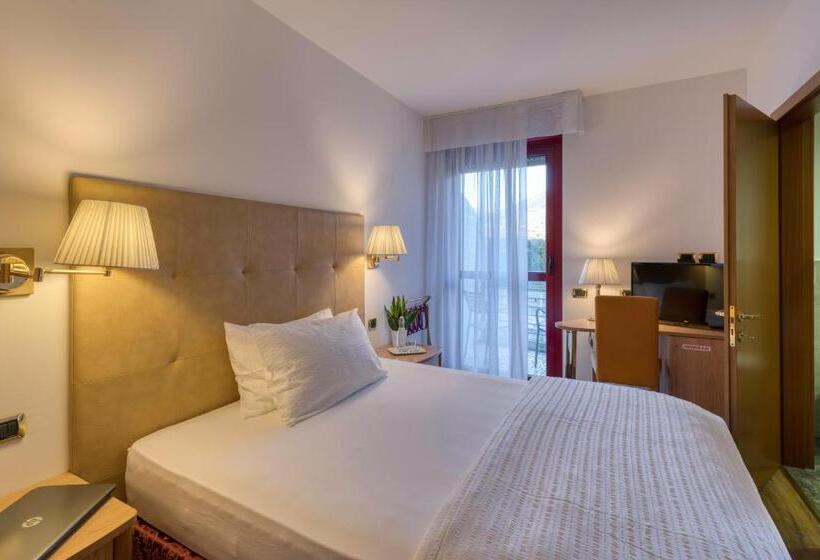 اتاق اجرایی یک تخته, Sporting Trento