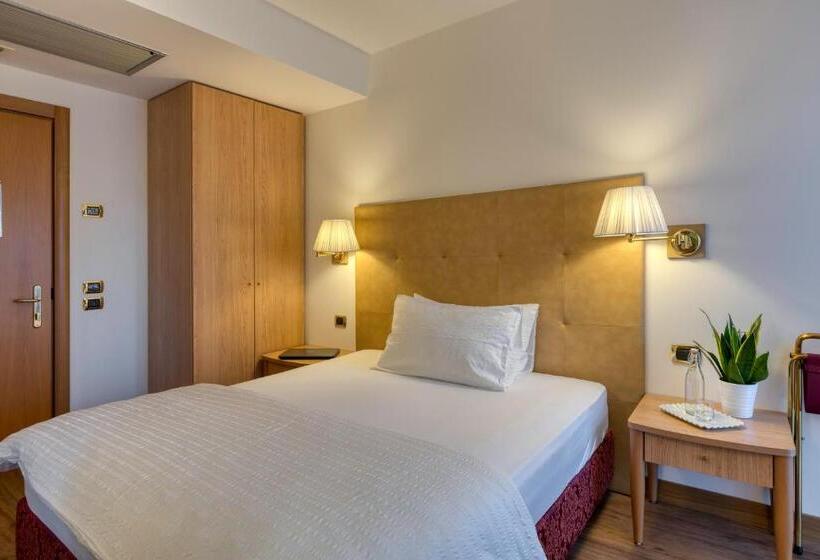 اتاق اجرایی یک تخته, Sporting Trento