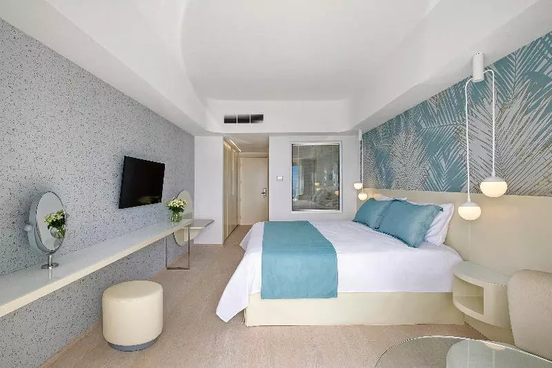 سوییت جونیور, Sunrise Alma Bay Resort