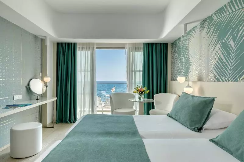 سوییت جونیور, Sunrise Alma Bay Resort