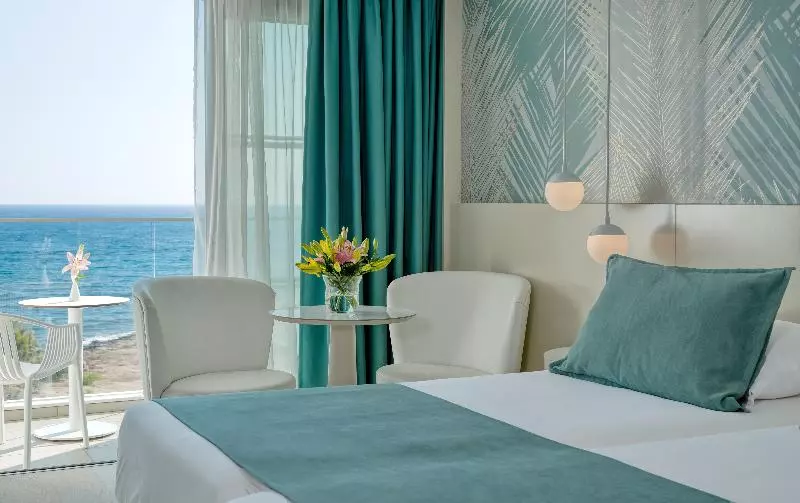 سوییت جونیور, Sunrise Alma Bay Resort