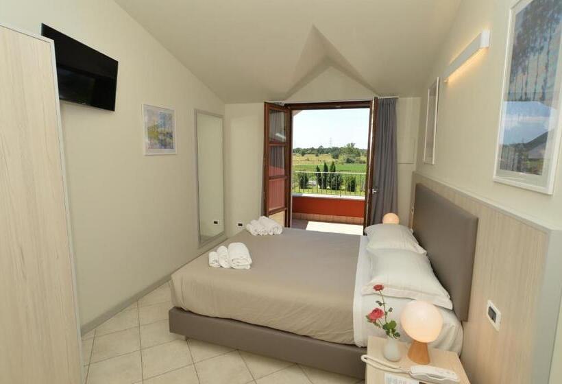 ファミリールーム, Villa Nadar