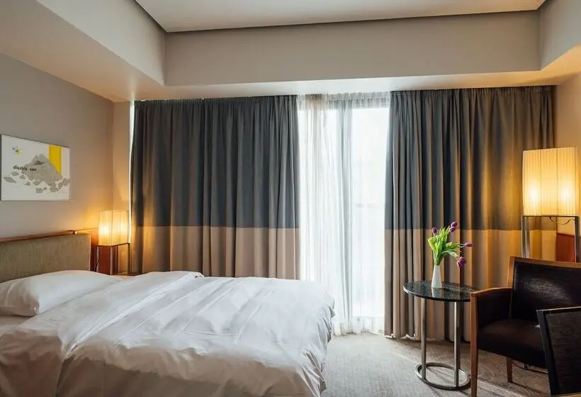 اتاق استاندارد با بالکن, PeakTure Hotel Bucharest