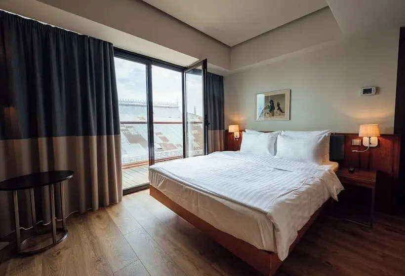 اتاق سوپریور با بالکن, PeakTure Hotel Bucharest