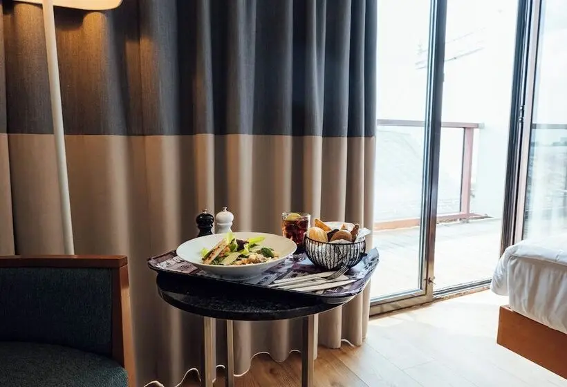 اتاق سوپریور با بالکن, PeakTure Hotel Bucharest