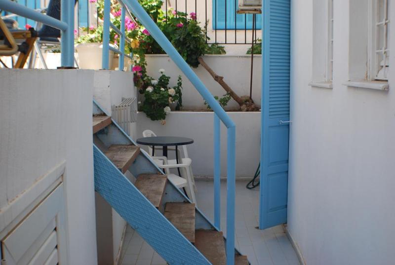 이코노미 스튜디오, Renia