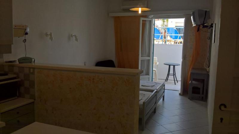 이코노미 스튜디오, Renia