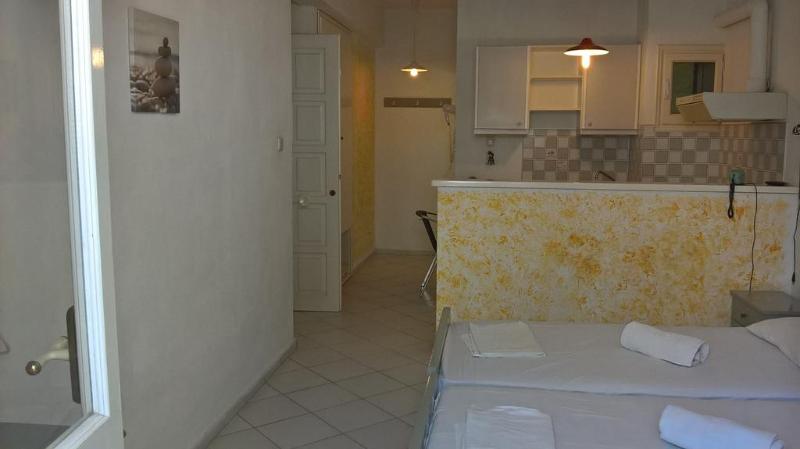 이코노미 스튜디오, Renia