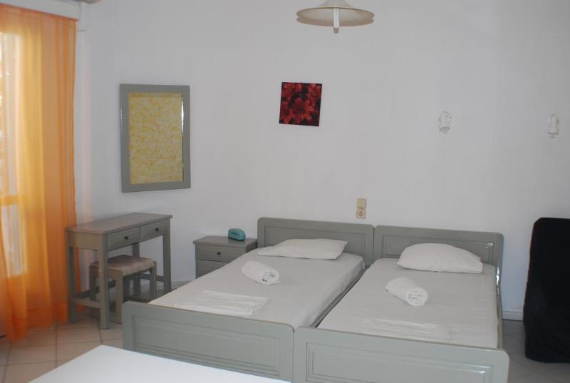 이코노미 스튜디오, Renia