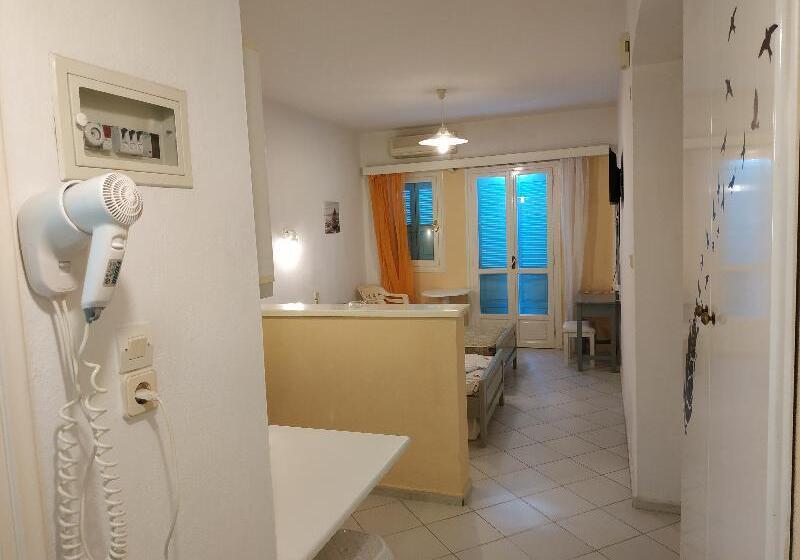 이코노미 스튜디오, Renia