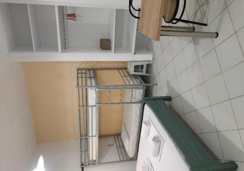 Студио Economy, Renia