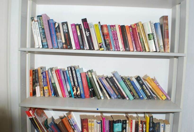 이코노미 스튜디오, Renia