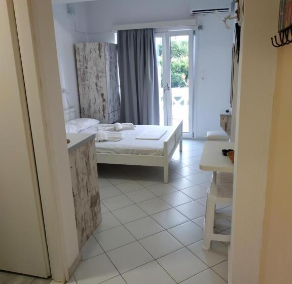 스탠다드 스튜디오, Renia