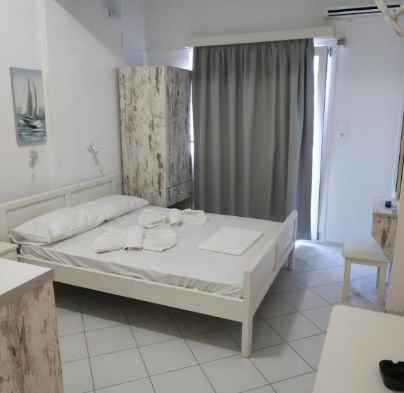 스탠다드 스튜디오, Renia