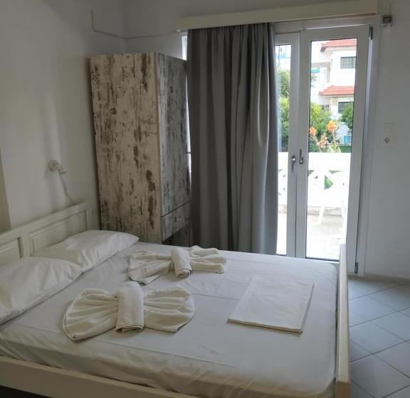 스탠다드 스튜디오, Renia