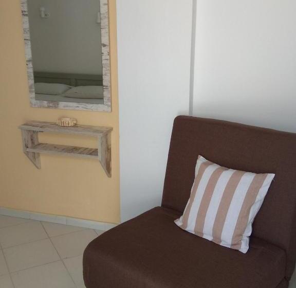 스탠다드 스튜디오, Renia