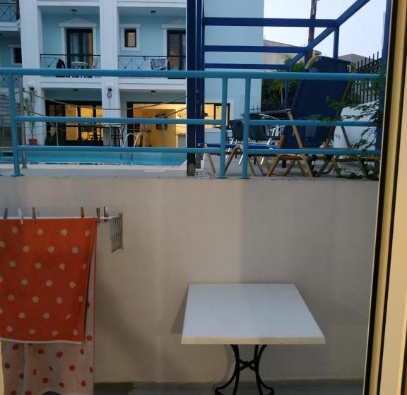 이코노미 스튜디오, Renia