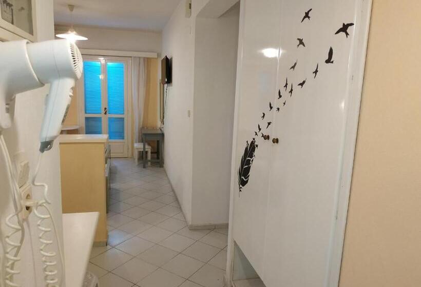 이코노미 스튜디오, Renia