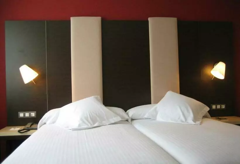 اتاق استاندارد سه نفره, AZZ Pamplona Norte