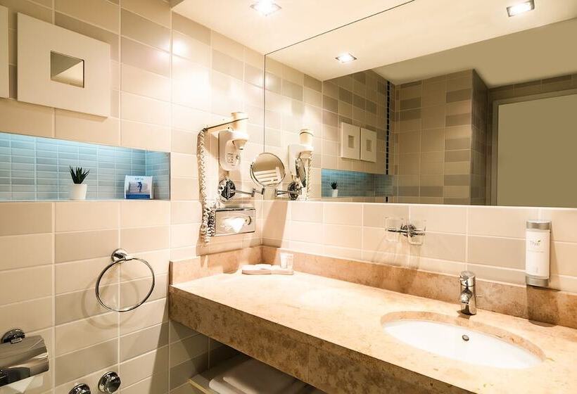 ファミリールーム, Atrium Fashion