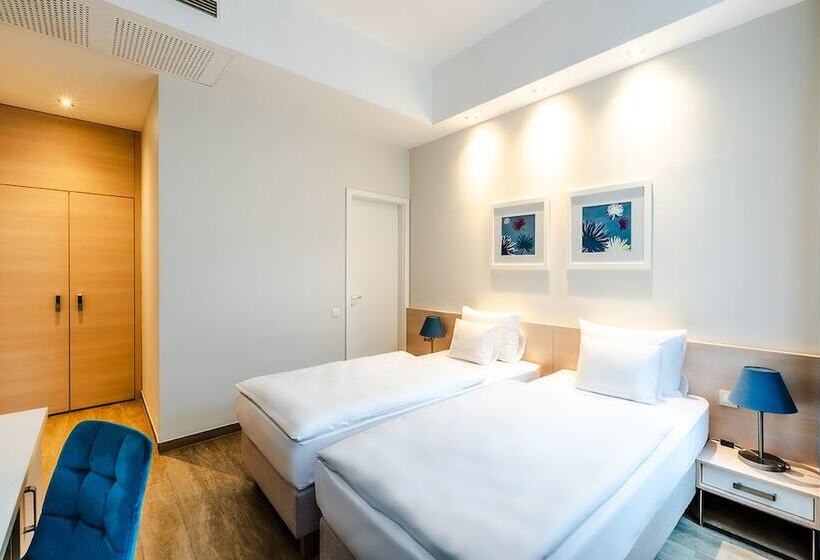 ファミリールーム, Atrium Fashion