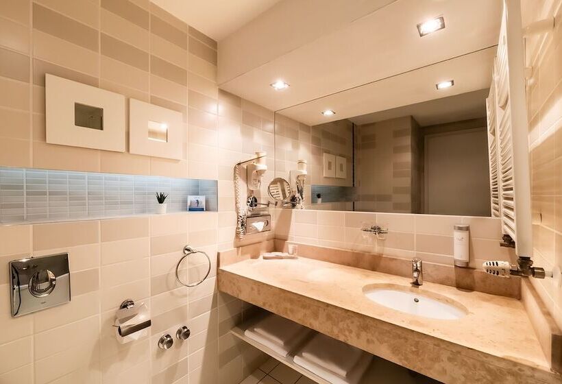 スタンダードルーム, Atrium Fashion