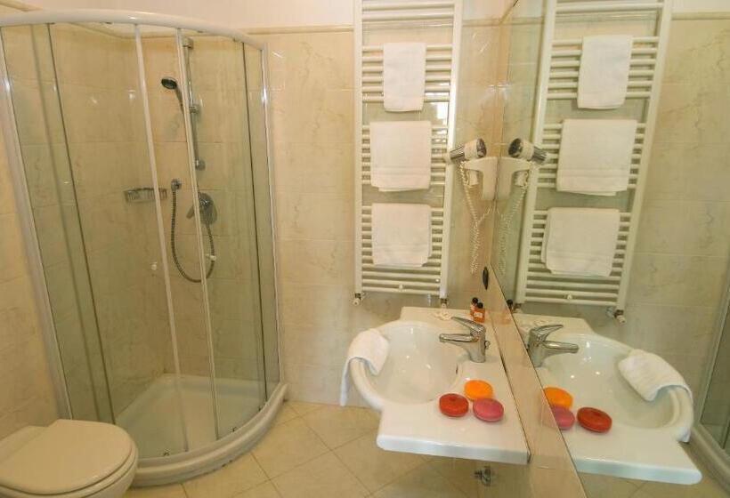 标准三人间, Cinque Giornate