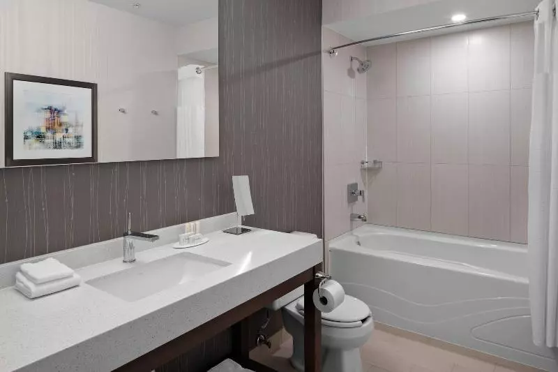 リバービュースタンダードルーム, Courtyard By Marriott Edmonton Downtown