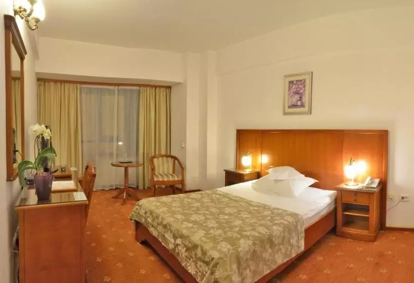 Standard Single Room, Emma West