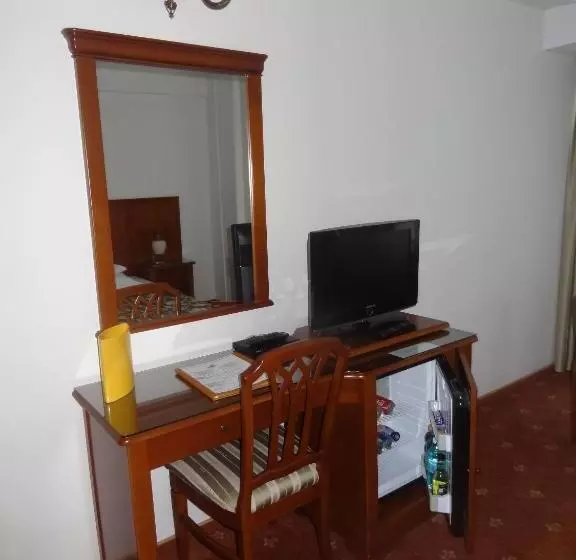 Standard Room, Emma West