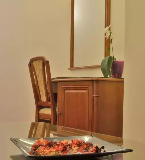 Standard Room, Emma West