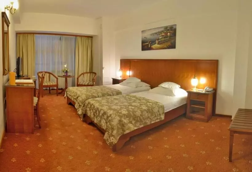 Standard Room, Emma West