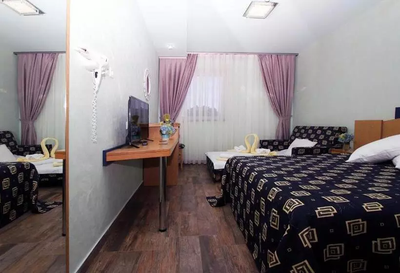 Quarto Familiar, Iris