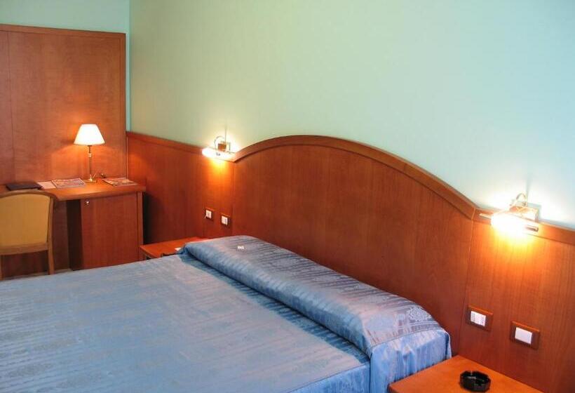 اتاق استاندارد سه نفره, Italia